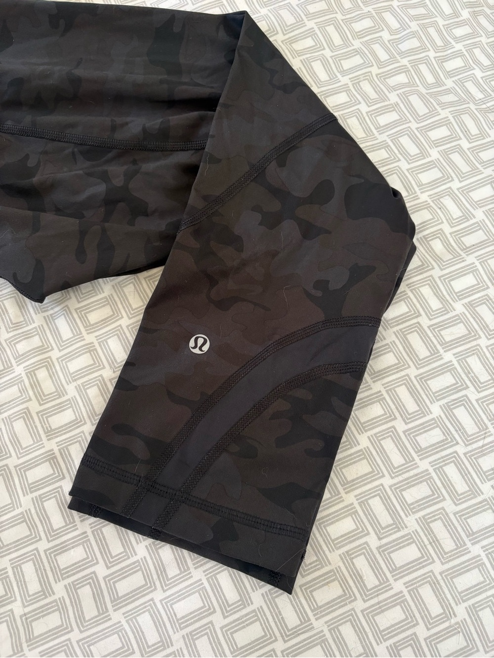 lululemon athletica Black Camo Leggings - Picture 2 of 4